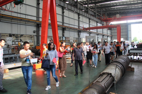 30多家國內(nèi)主流媒體來我公司開展“共舞長(zhǎng)江經(jīng)濟(jì)帶”網(wǎng)絡(luò)主題活動(dòng)(圖1)