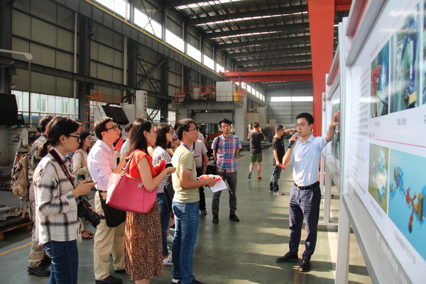 30多家國內(nèi)主流媒體來我公司開展“共舞長(zhǎng)江經(jīng)濟(jì)帶”網(wǎng)絡(luò)主題活動(dòng)(圖3)